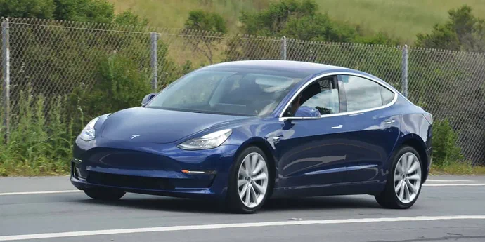 Tesla наближає до серійного випуску свій бюджетний електромобіль