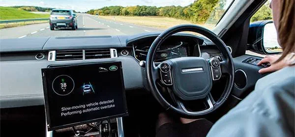 Автомобілі Jaguar Land Rover зможуть спілкуватися між собою