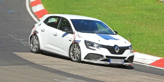 Новенький Renault Megane RS готується до рекорду треку Нюрбургринга