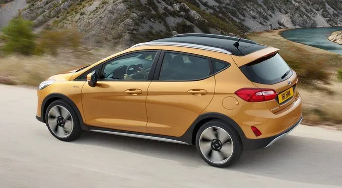 Майже всі моделі Ford перетворяться на кросовери