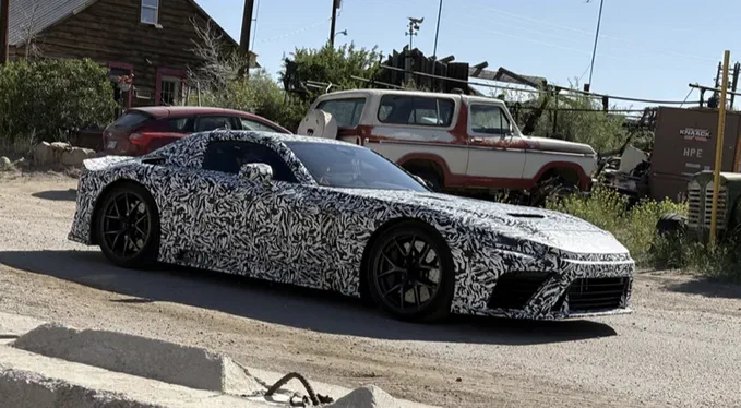 Новий Lexus LFR готується кинути виклик Porsche та AMG