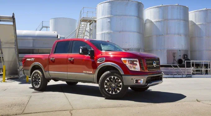 Nissan повідомила вартість бензинових версій пікапів Titan і Titan XD