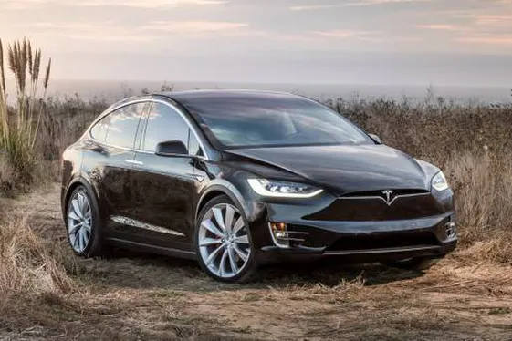 Tesla відкликає на ремонт Model X