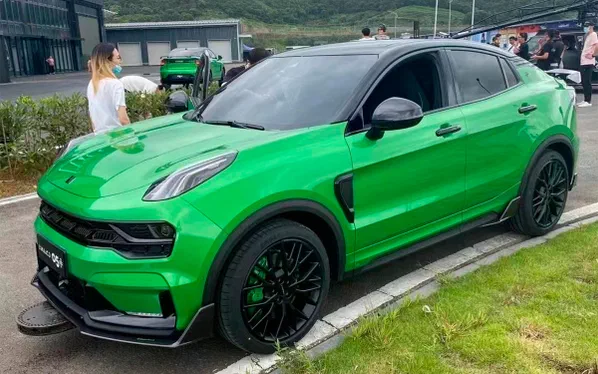 Lynk & Co зробили карбоновий SUV з 265-сильним агрегатом