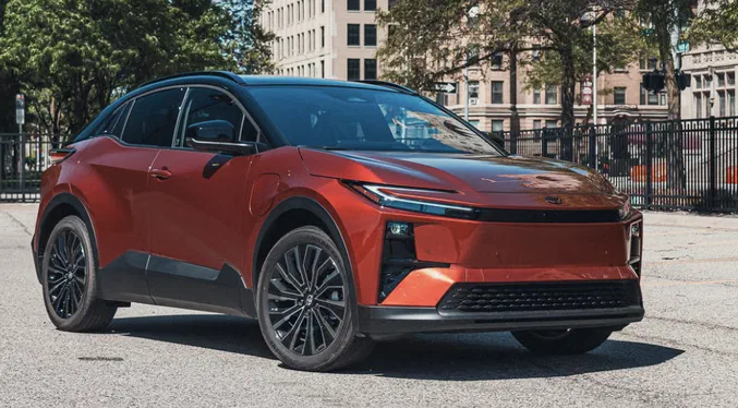 Toyota відкликає 10 тисяч електричних C-HR через небезпечний збій батареї