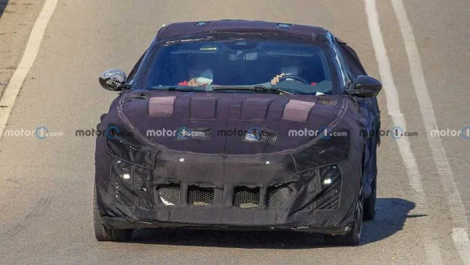 Кросовер Ferrari Purosangue тестується в товарному вигляді