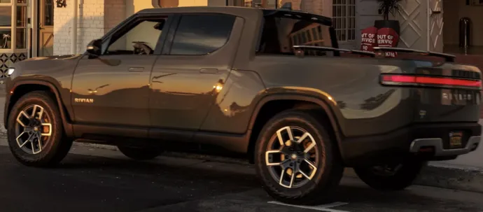 Rivian тимчасово припиняє прийом замовлень на моделі R1T та R1S до кінця літа