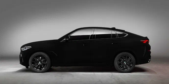 Чорний-чорний BMW з'явився на фото