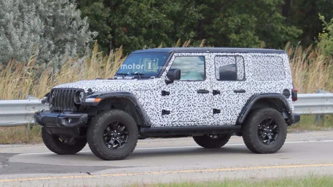 Більше не секрет: 4-дверний Jeep Wrangler попався папарацці