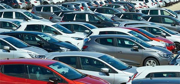 Український автомобільний ринок піднімається з колін