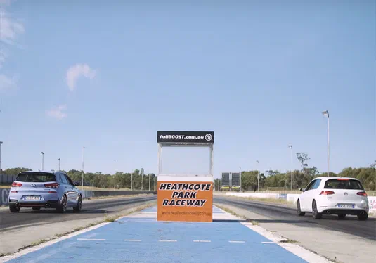 Драг-дуель: хто краще, «гарячий» хетч Hyundai i30 N чи Volkswagen Golf GTI (Відео)