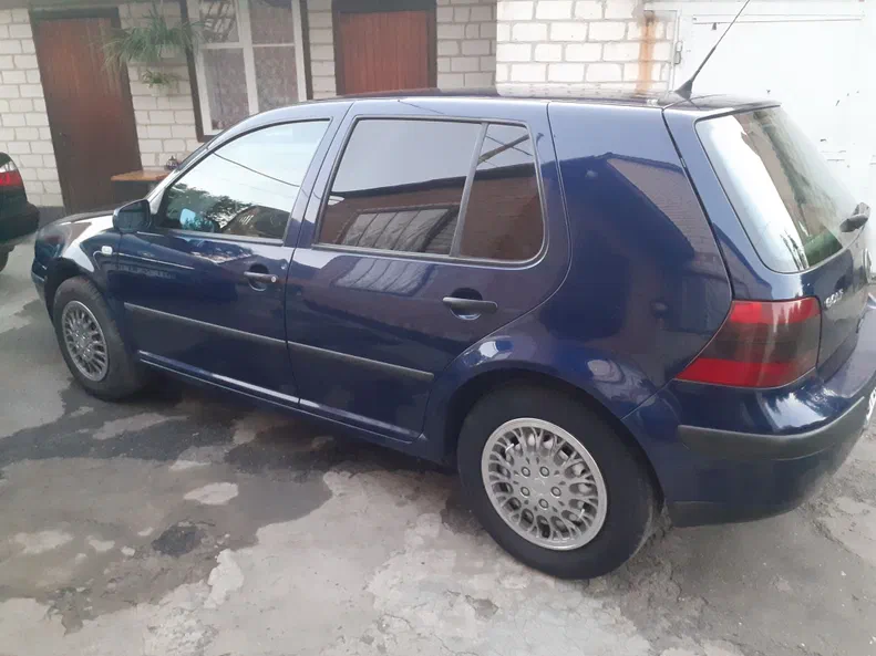 Volkswagen Golf 2000 - 4