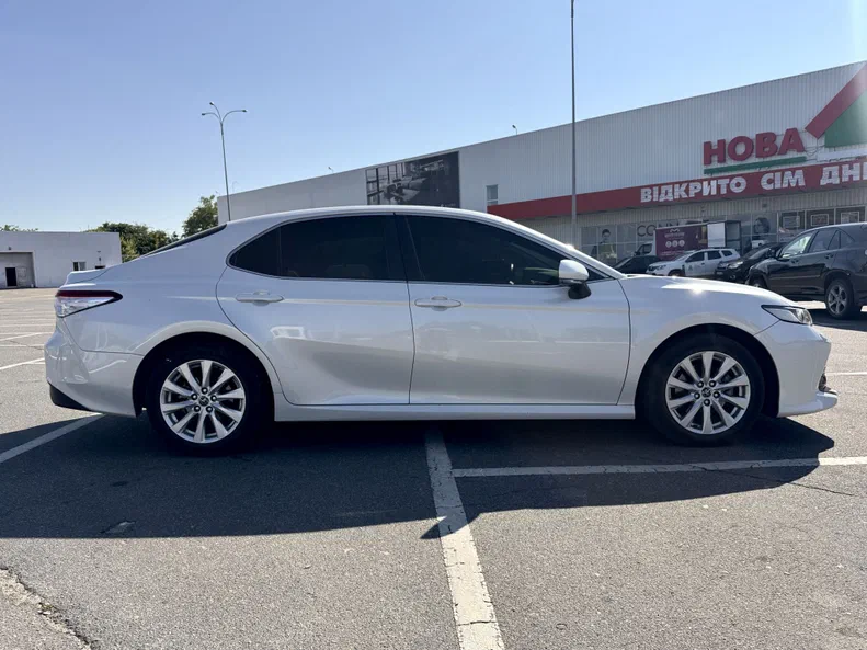 Toyota Camry 2018 - 3