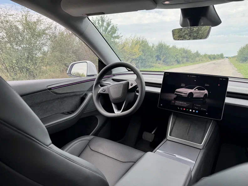 Tesla Model Y 2025 - 10