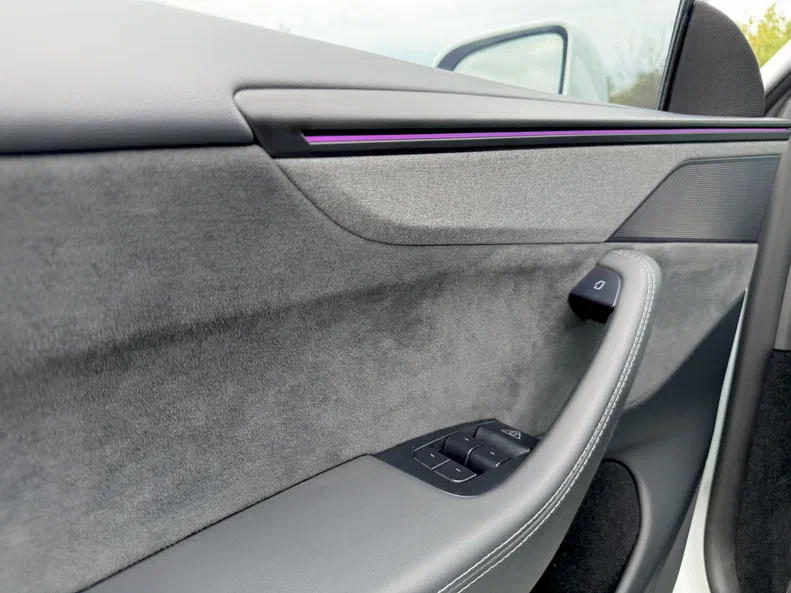Tesla Model Y 2025 - 13