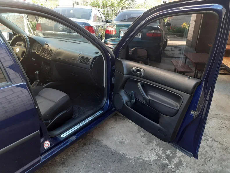 Volkswagen Golf 2000 - 8