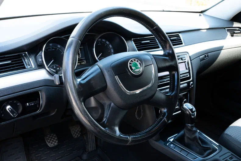 Skoda Superb 2012 - 4