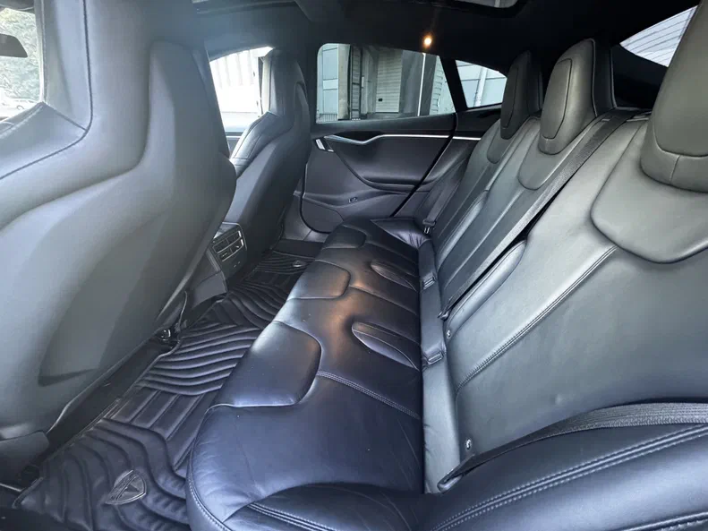 Tesla Model S 2015 - 9