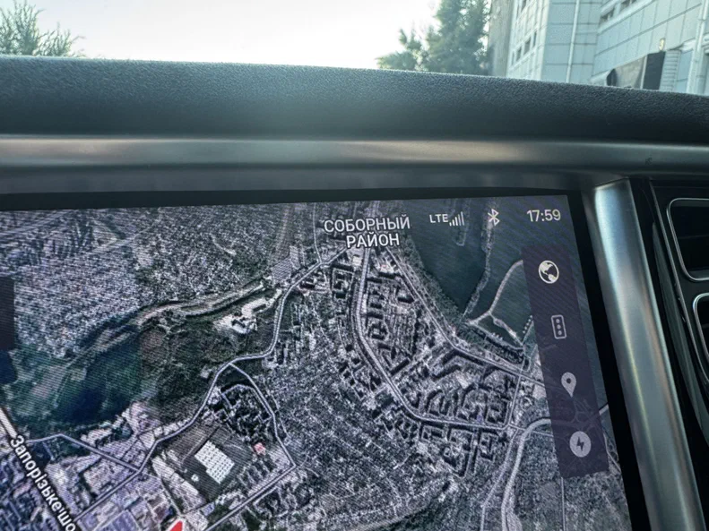 Tesla Model S 2015 - 24