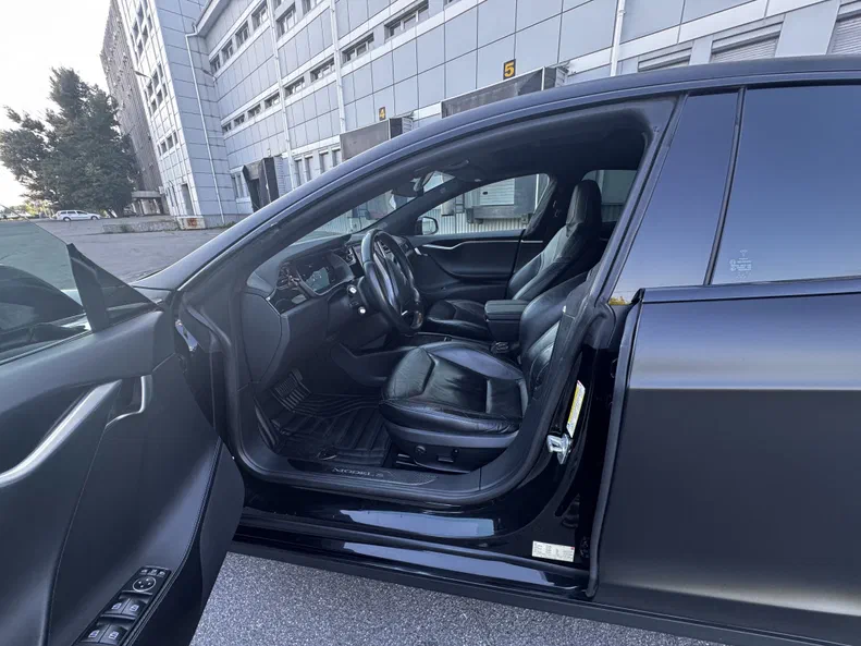 Tesla Model S 2015 - 7