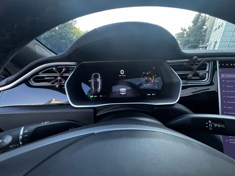 Tesla Model S 2015 - 17