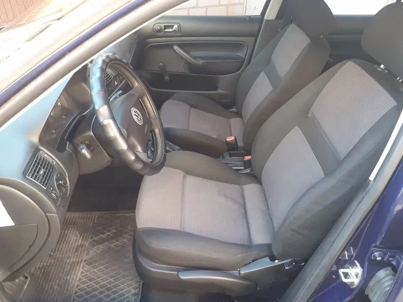 Volkswagen Golf 2000 - 7