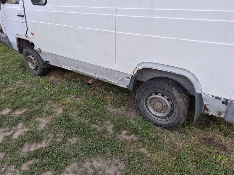 Nissan Civilian 2000 - 5