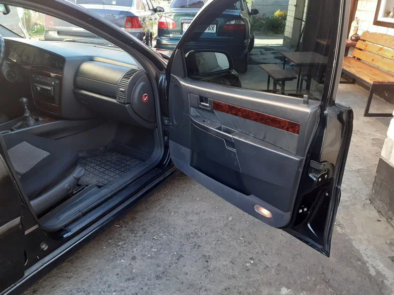 Opel Omega 2002 - 1