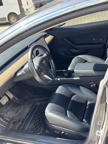 Tesla Model 3 2018 - 1