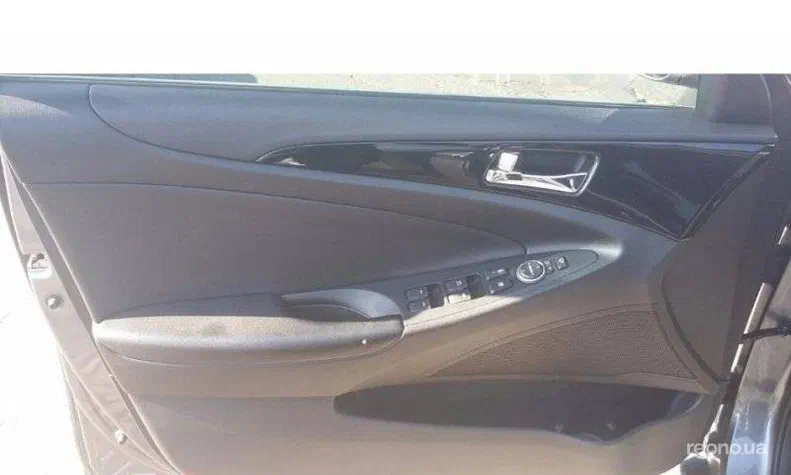 Hyundai Sonata 2010 - 4