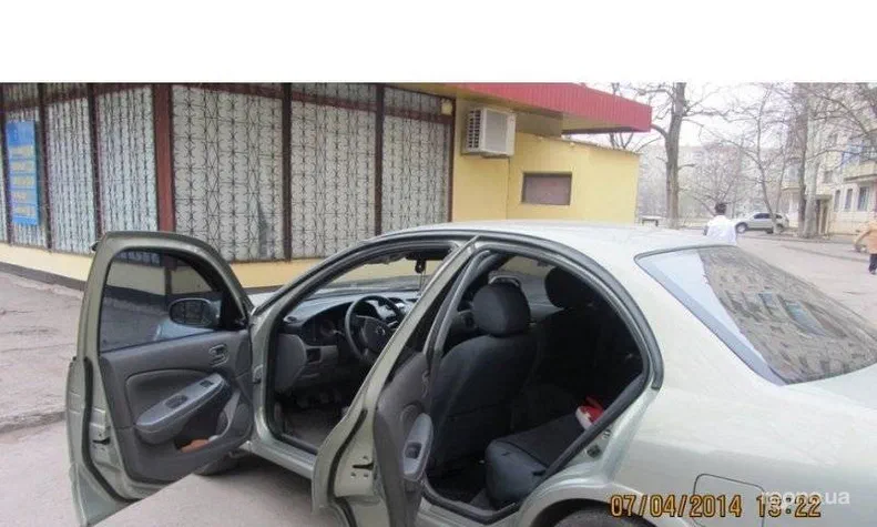 Nissan Almera 2010 - 1