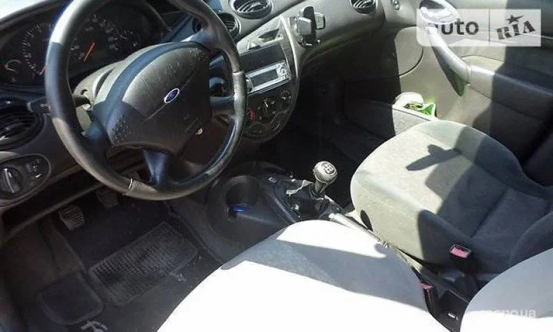 Ford Focus 2000 - 4