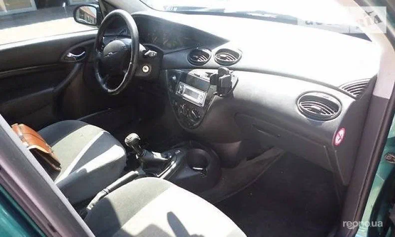 Ford Focus 2000 - 10
