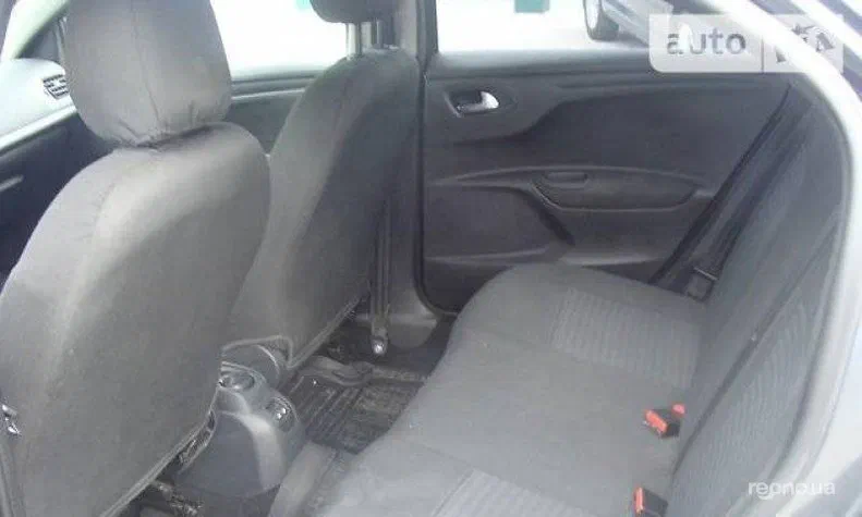 Peugeot 301 2013 - 4