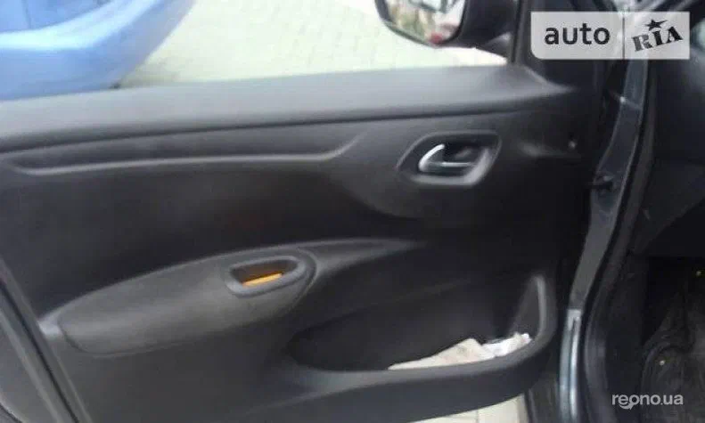 Peugeot 301 2013 - 3