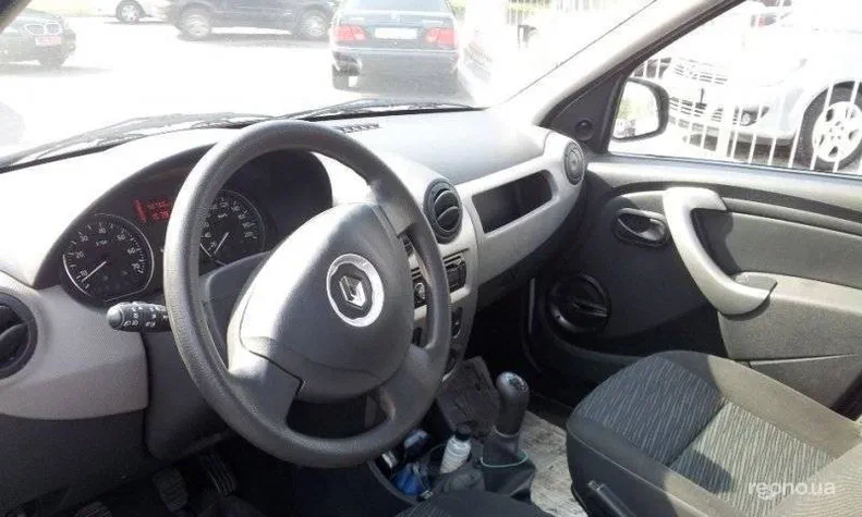 Renault Logan 2011 - 1