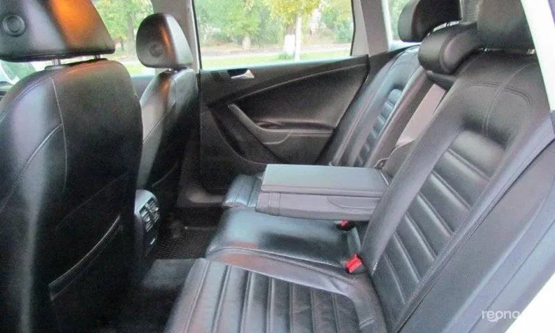 Volkswagen Passat 2010 - 3