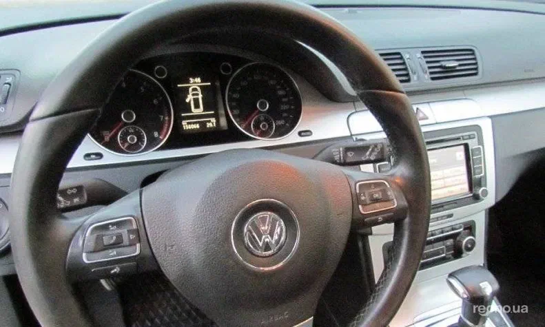 Volkswagen Passat 2010 - 12