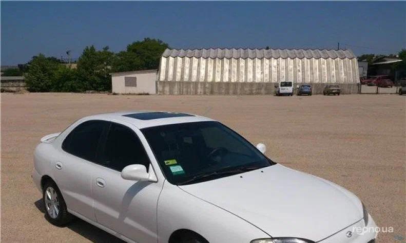 Hyundai Elantra 1996 - 4
