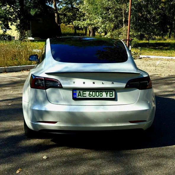 Tesla Model 3 2021 - 4