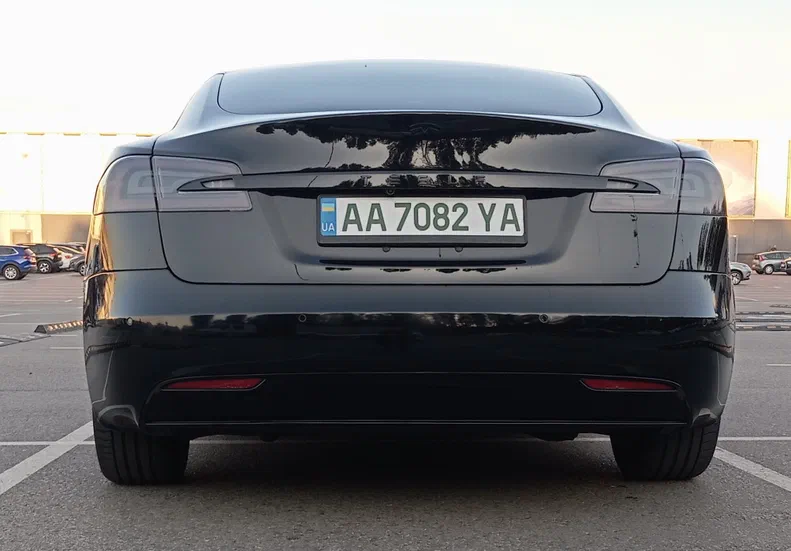 Tesla Model S 2017 - 13