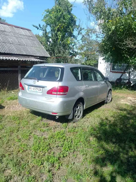 Toyota Avensis Verso 2001 - 2