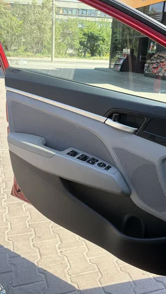 Hyundai Elantra 2018 - 13