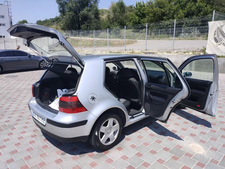 Volkswagen Golf 2002 - 1