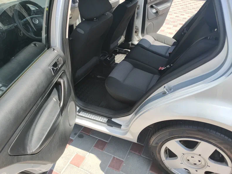 Volkswagen Golf 2002 - 4