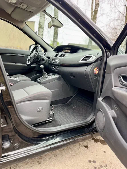Renault Scenic 2013 - 17