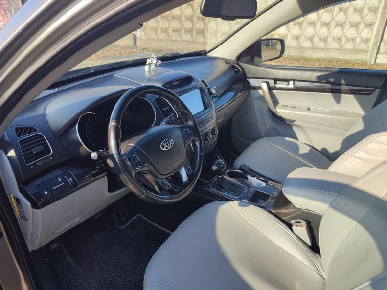 Kia Sorento 2013 - 10