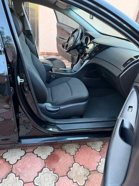 Hyundai Sonata 2011 - 1