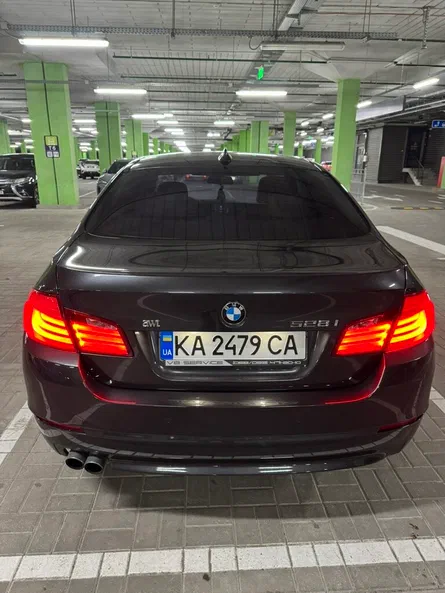 BMW 5 серии 2011 - 11