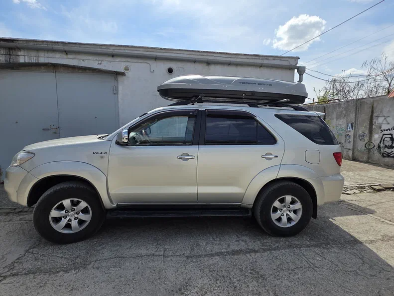Toyota Fortuner 2005